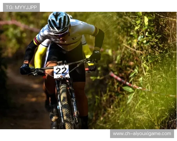 公路自行车赛群雄角逐，领骑组发生戏剧性翻车