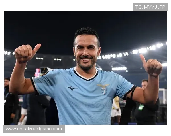 足球中场四连传打穿防线：掌控比赛的秘密武器